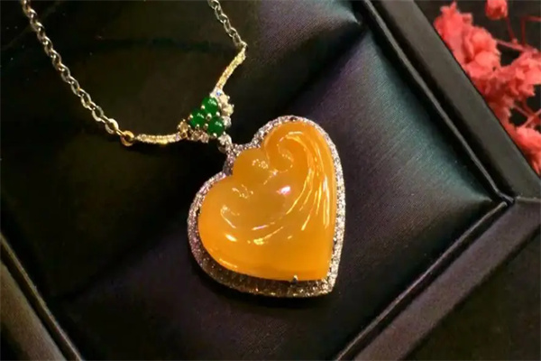 黄翡吊坠一般多少钱?